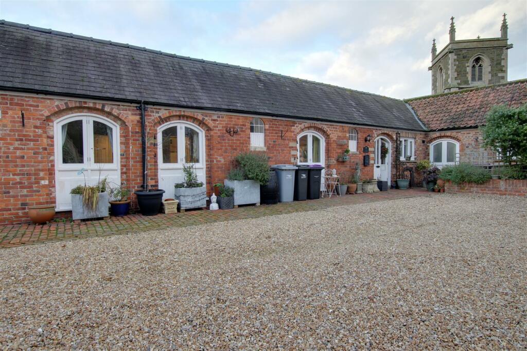2 bedroom barn conversion for sale in Raithby Stables, Raithby, Spilsby