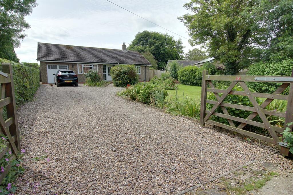 2 bedroom detached bungalow for sale in School Lane, Aby, Alford, LN13