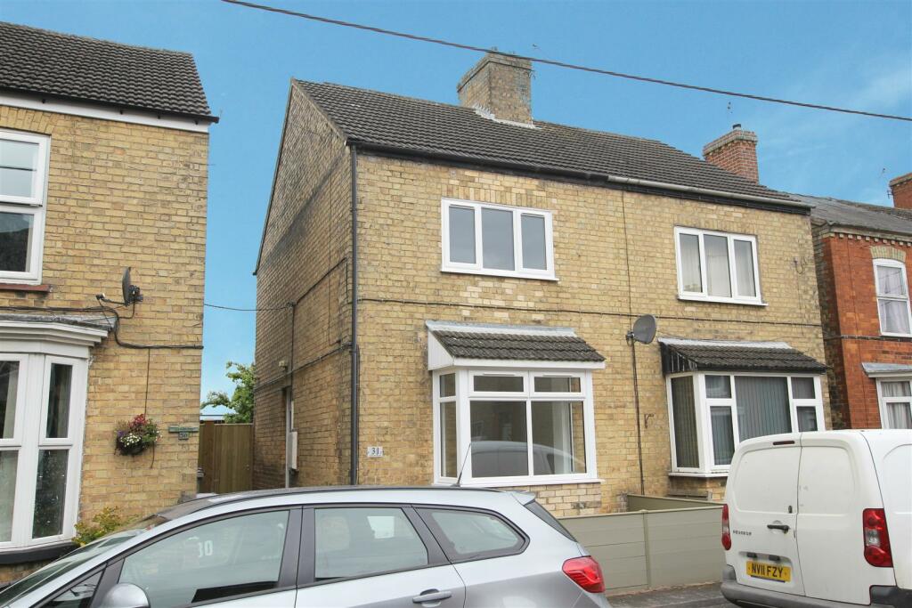 3 bedroom semidetached house for sale in Bourne Road, Alford, LN13