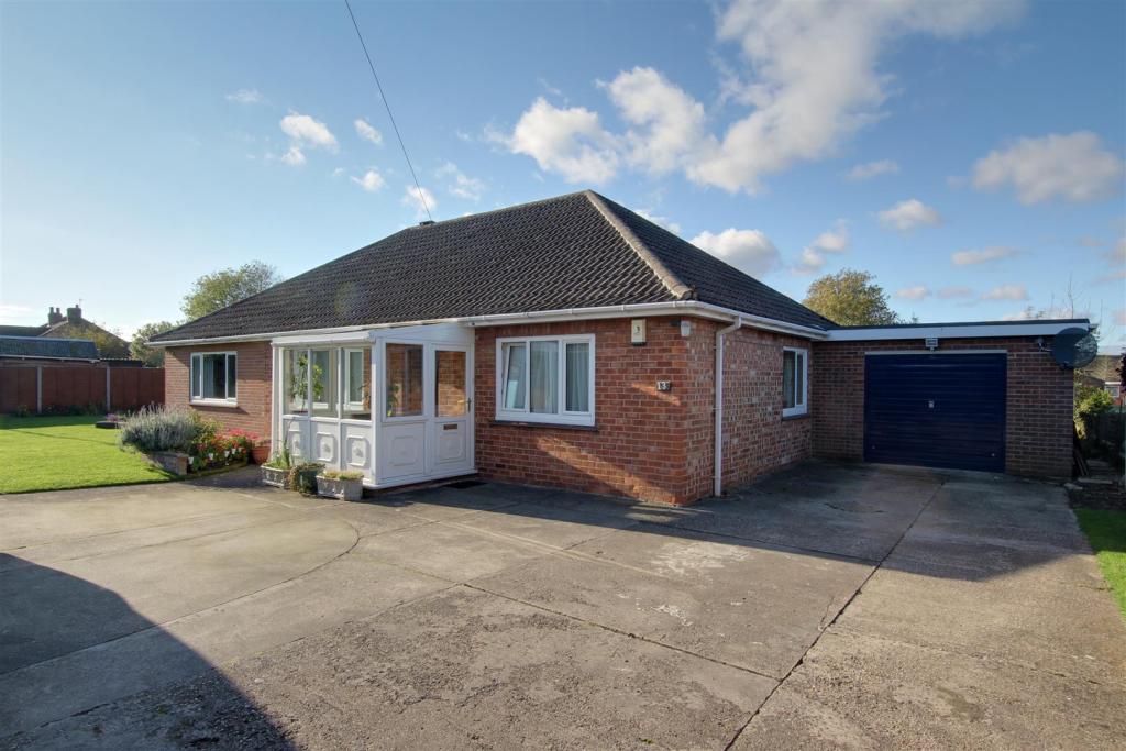 4 bedroom detached bungalow for sale in Holywell Road, Alford, LN13