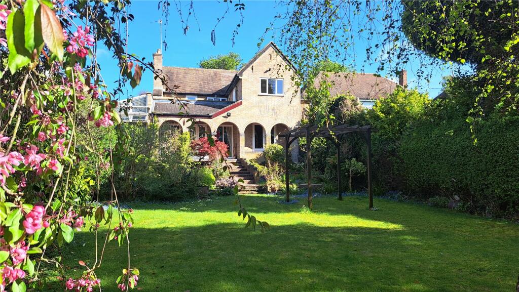 4 bedroom detached house for sale in Thorpe Road, Peterborough, Cambridgeshire, PE3