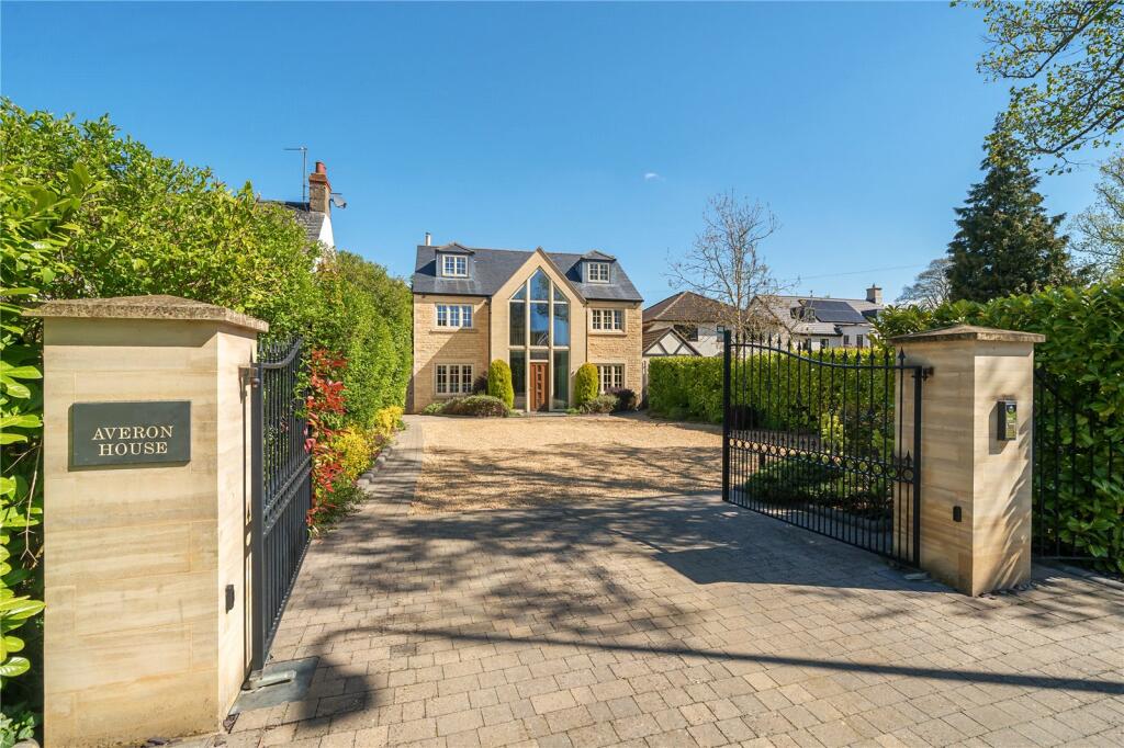 5 bedroom detached house for sale in Empingham Road, Stamford, Lincolnshire, PE9