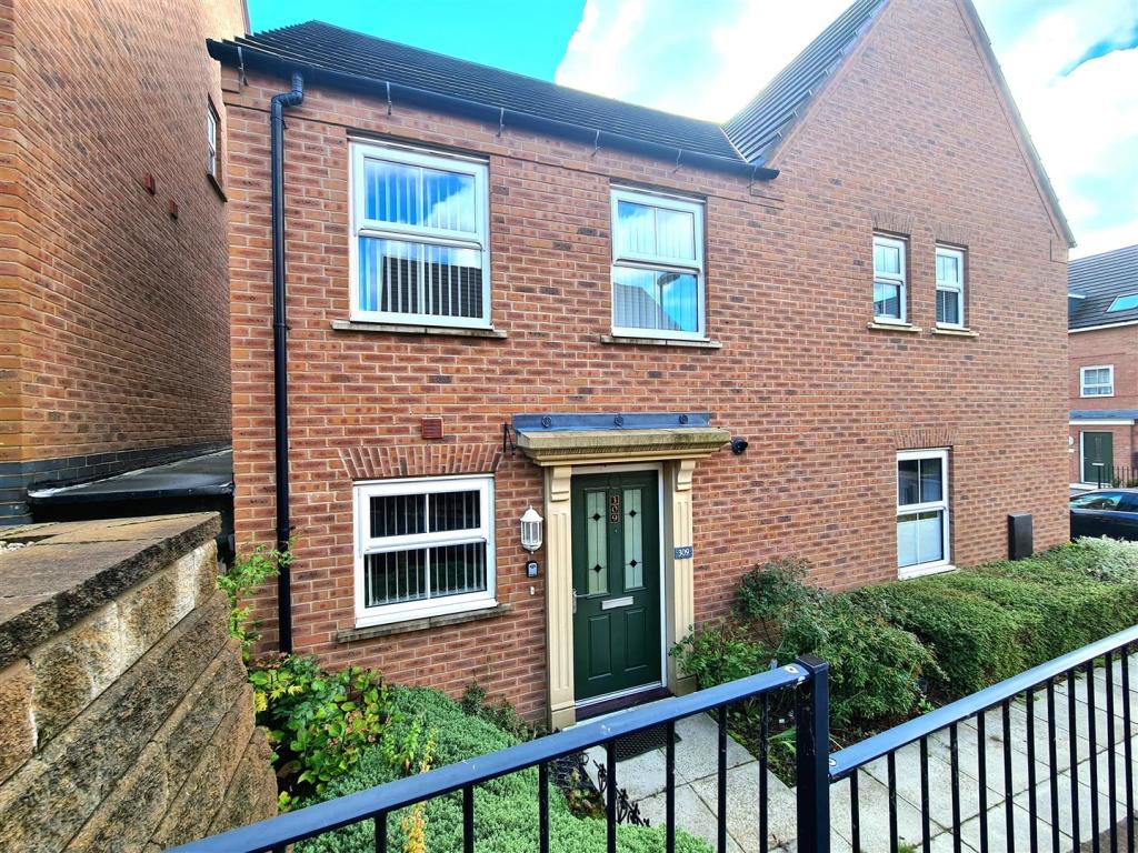 2 bedroom semidetached house for sale in Queen Elizabeth Road