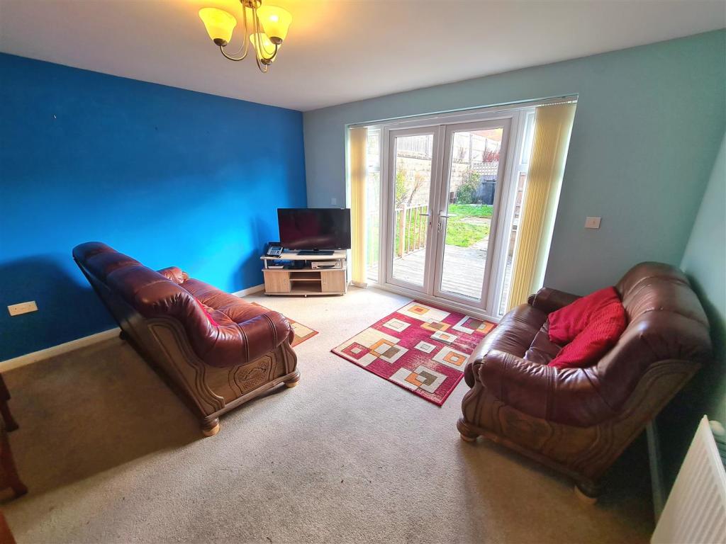 2 bedroom semidetached house for sale in Queen Elizabeth Road