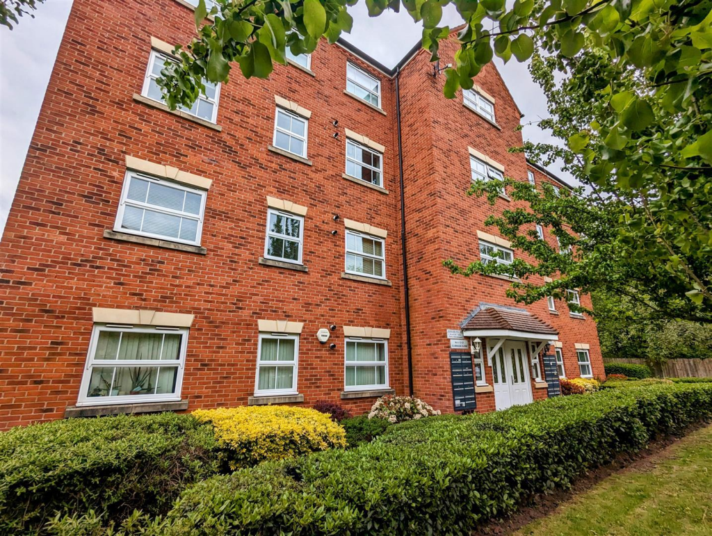 Main image of property: Clarkson Close, Nuneaton, CV11 4BA