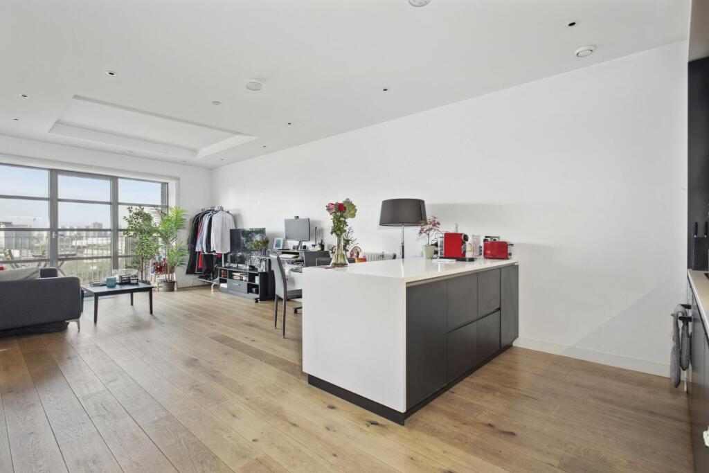 Main image of property: Kent Building, Hope Street, E14