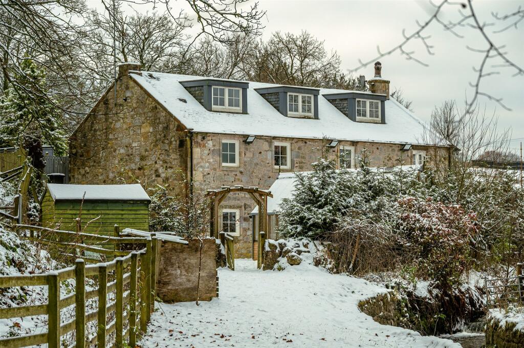 5 bedroom detached house for sale in Millcroft Mill, By Cumbernauld