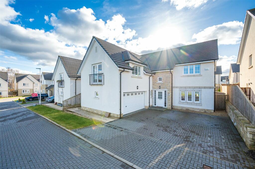 5 bedroom detached house for sale in Kilburn Wood Gardens, Roslin