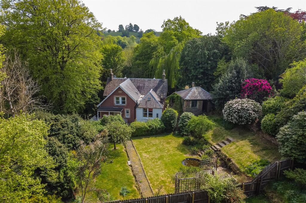 Main image of property: Woodslea Cottage, 6 Valleyfield View, Penicuik, Midlothian
