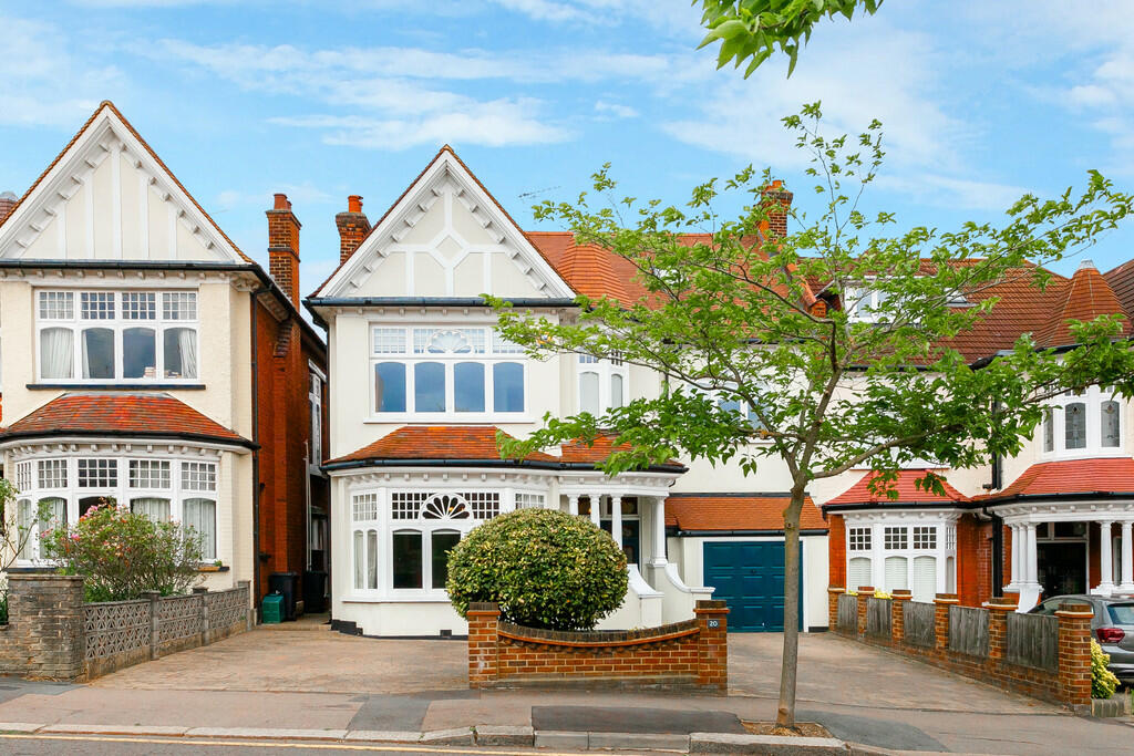 6 bedroom semidetached house for sale in Monkhams Drive, Woodford