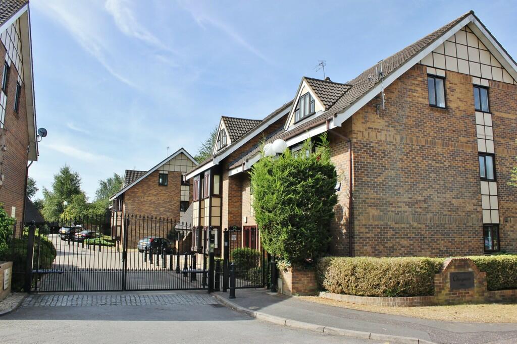 1 bedroom apartment for sale in Hills Road, Buckhurst Hill, IG9