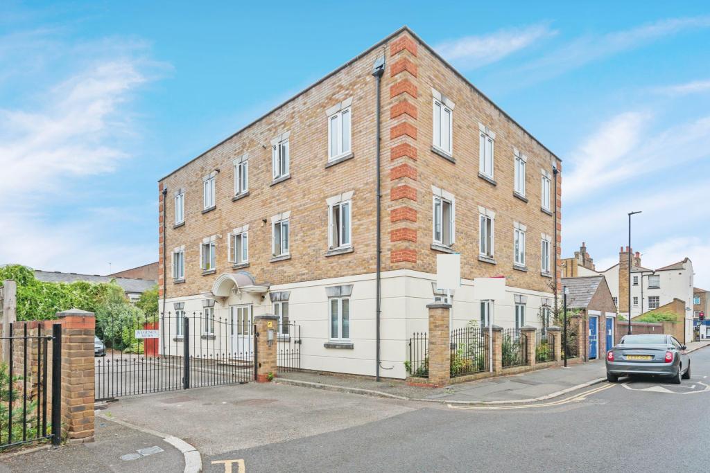 2 bedroom flat for sale in Regency Mews, London SW9