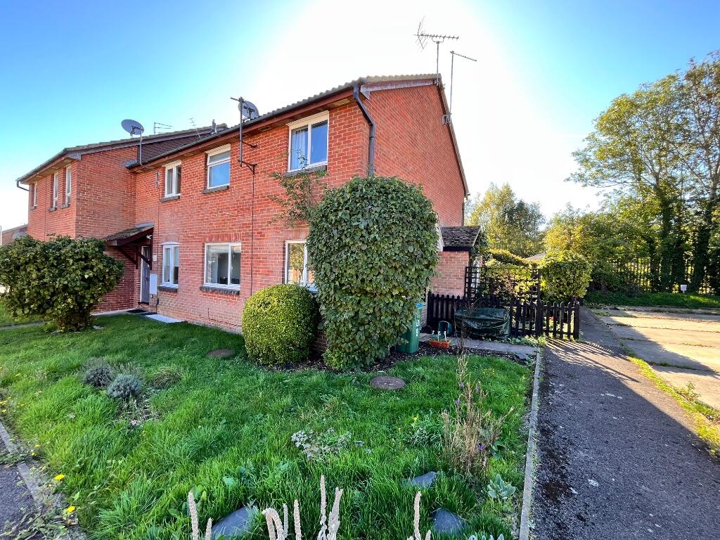 Main image of property: Cedar Close, THE COPPICE, Aylesbury, Buckinghamshire, HP20
