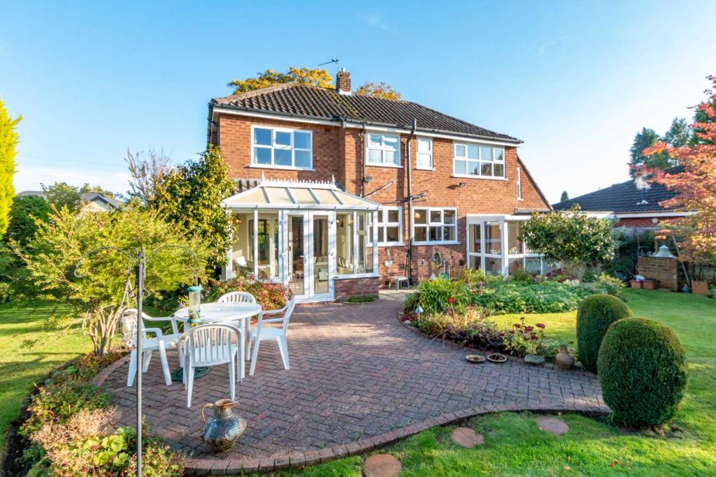 3 bedroom detached house for sale in Chapel Lane, Hale Barns, WA15