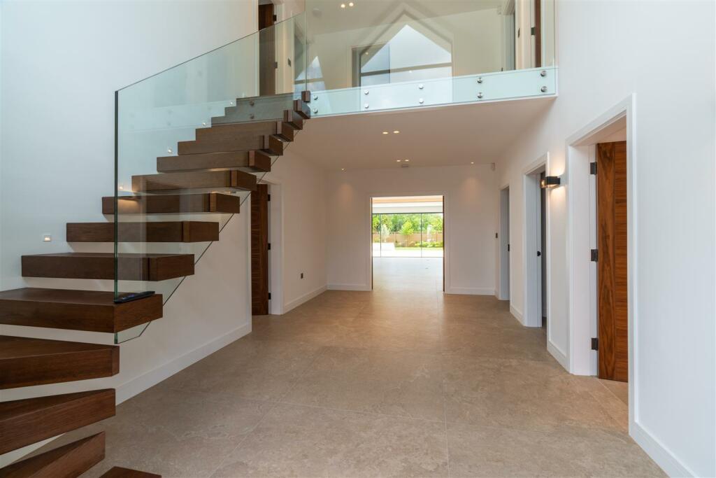 Additional property image - Broomhills Chase, Little Burstead, Billericay