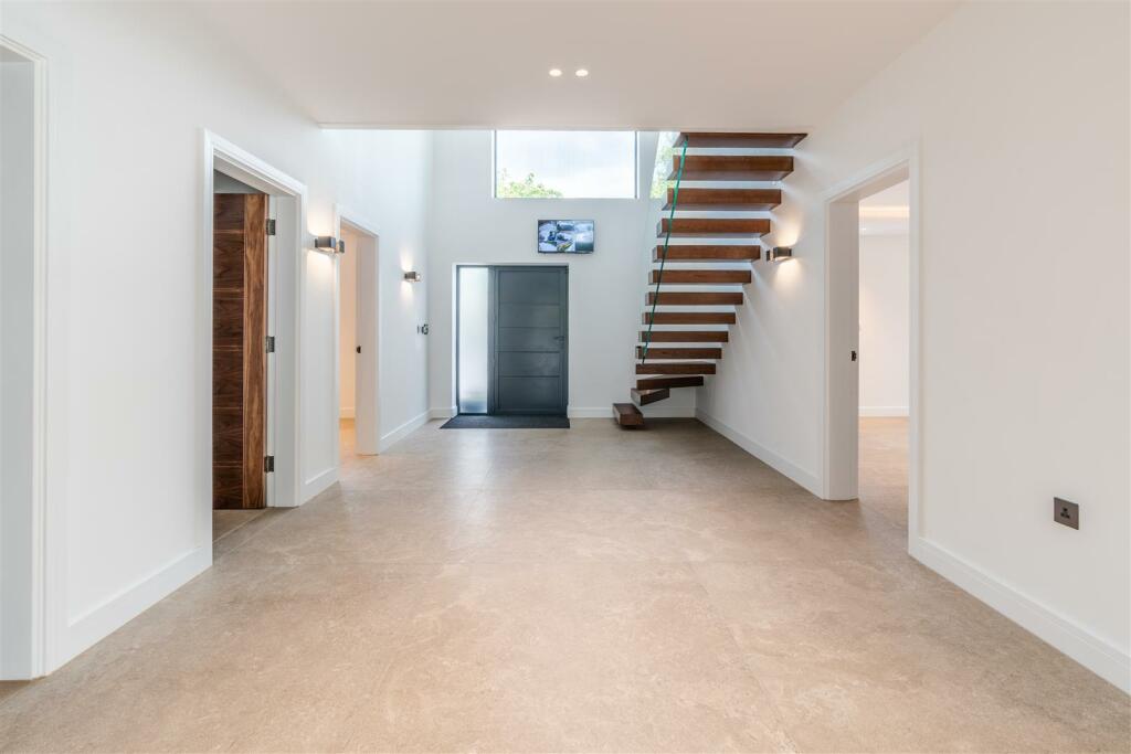 Additional property image - Broomhills Chase, Little Burstead, Billericay