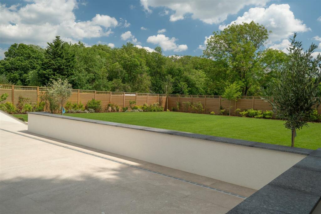 Additional property image - Broomhills Chase, Little Burstead, Billericay
