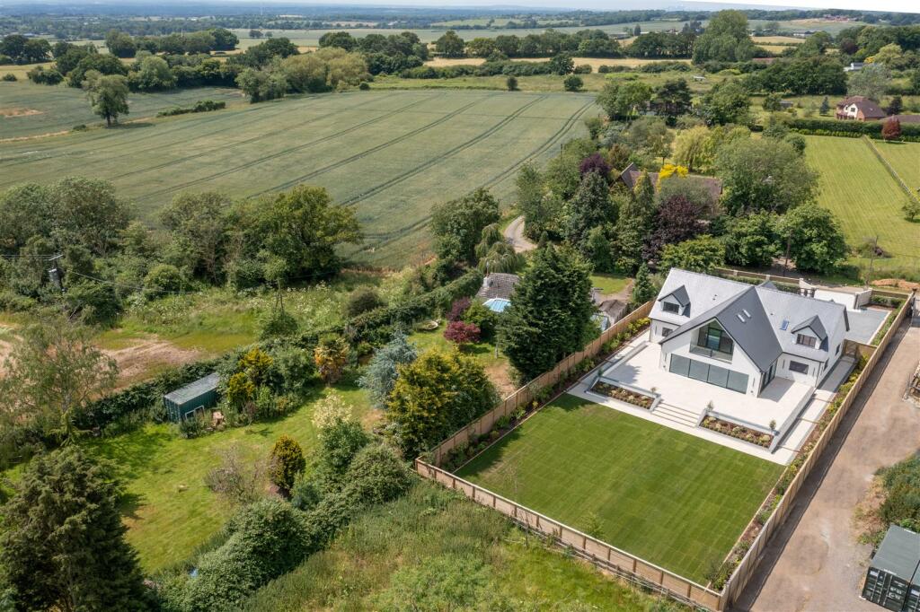 Additional property image - Broomhills Chase, Little Burstead, Billericay