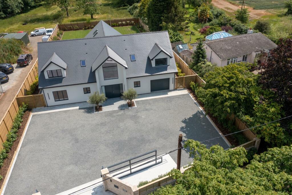 Additional property image - Broomhills Chase, Little Burstead, Billericay