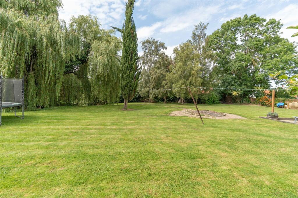 Additional property image - Harlow Common, Harlow