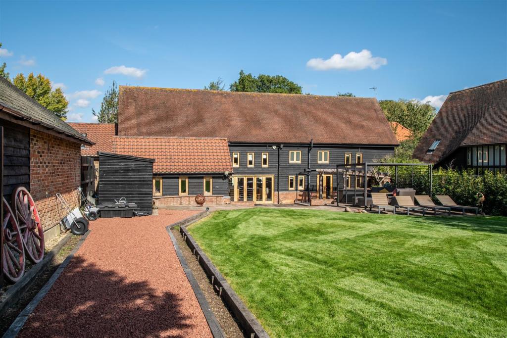 5 bedroom barn conversion for sale in Littlebury Green, Saffron Walden