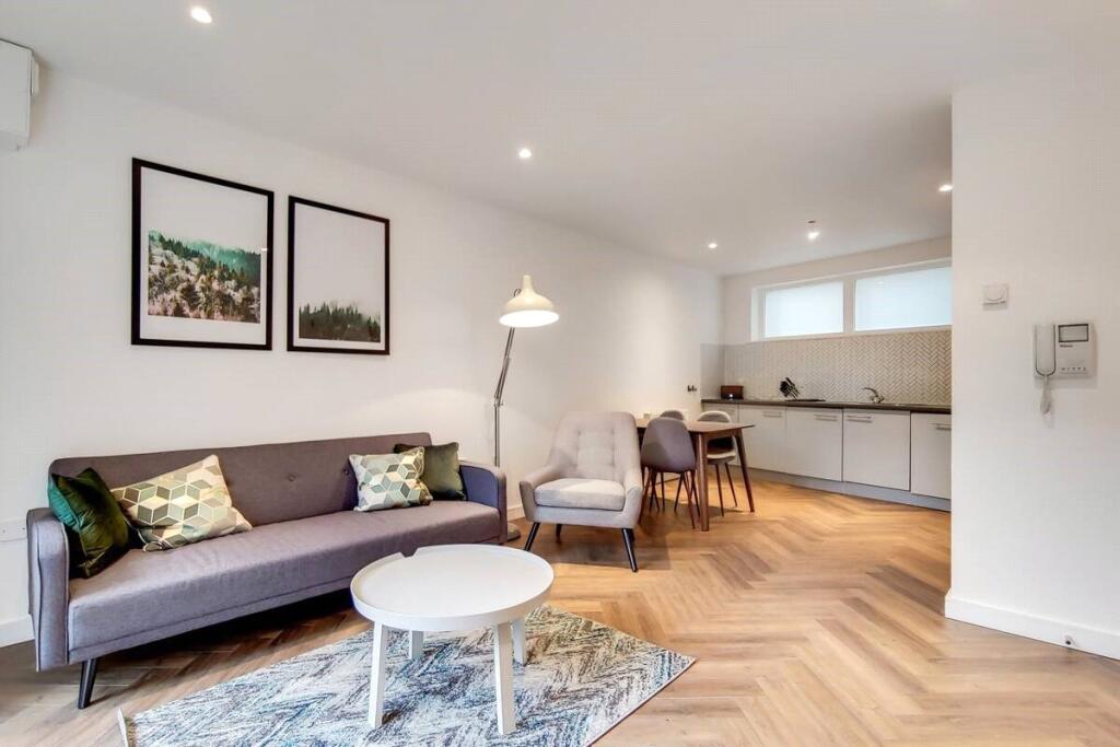 Main image of property: Reading Lane, Hackney, London, E8