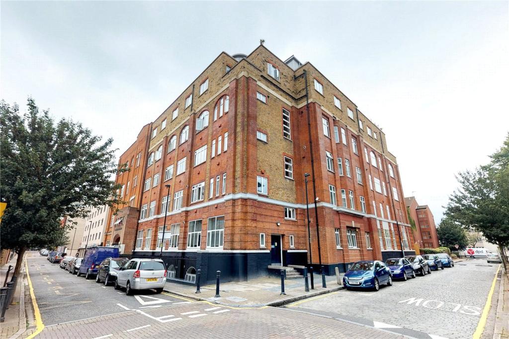 Studio flat for rent in Bernhard Baron House, 71 Henriques Street