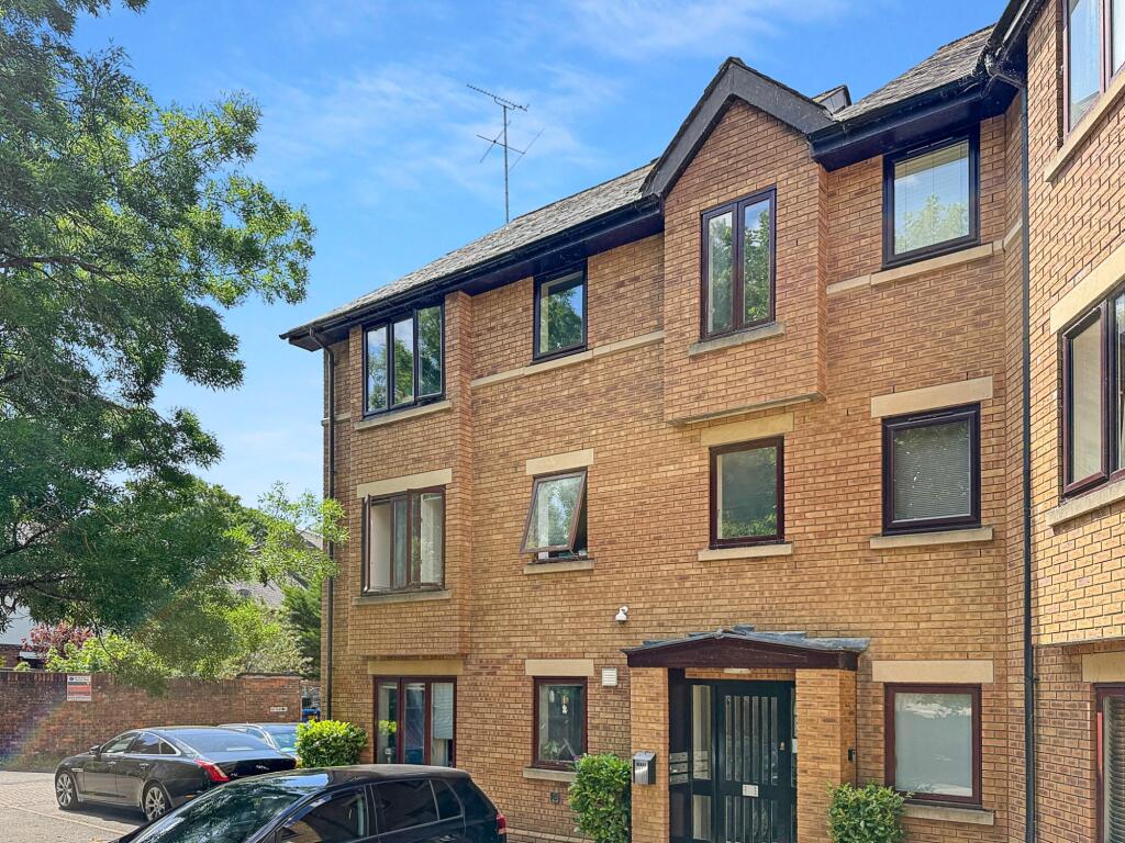 Main image of property: Swan Court, Oxford, OX1