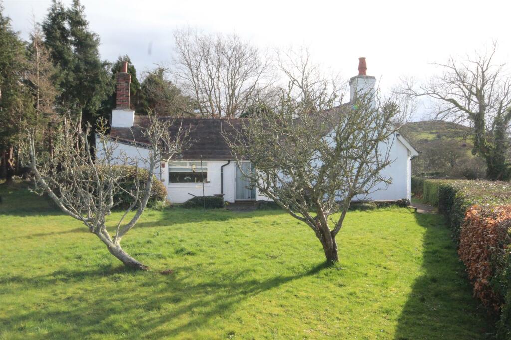 3 bedroom detached bungalow for sale in Old Highway, Colwyn Bay, LL28