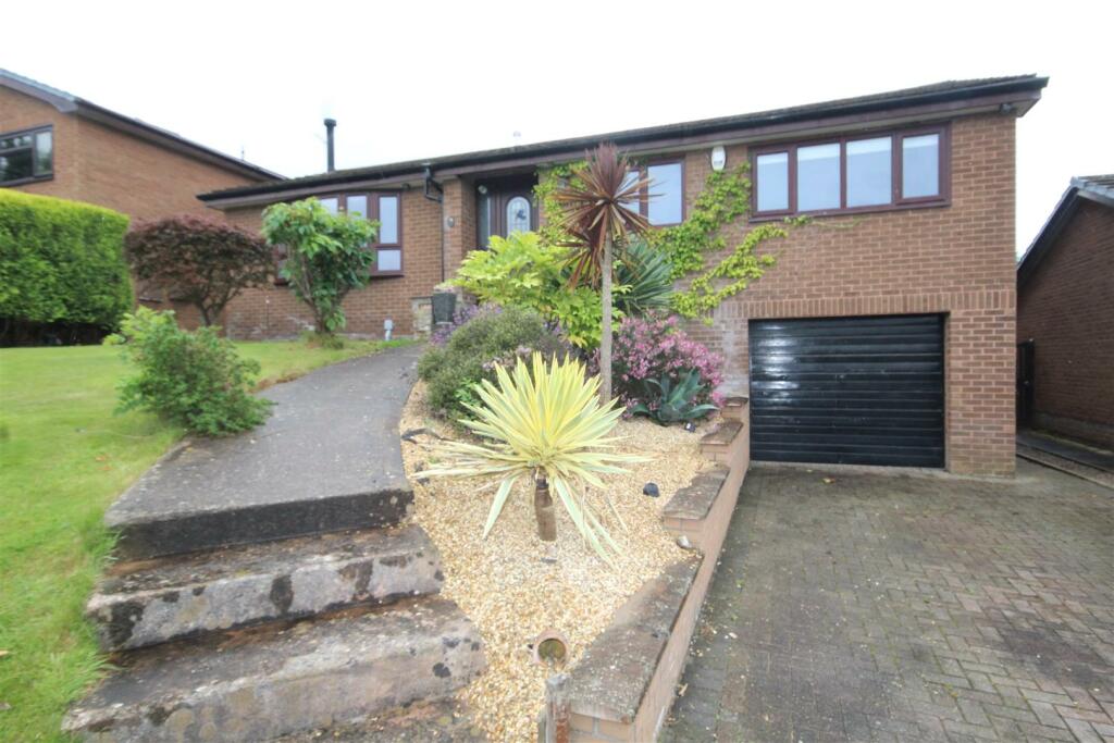 3 bedroom detached bungalow for sale in Dolwen Road, Old Colwyn, LL29