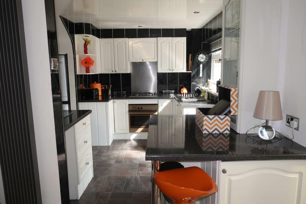 3 bedroom end of terrace house for sale in Penrhyn Beach West, Penrhyn