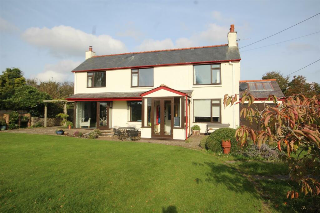 4 bedroom detached house for sale in Trawscoed Road, Llysfaen, Colwyn
