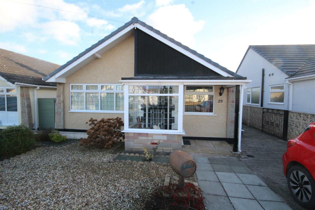 2 bedroom detached bungalow for sale in Lon Y Llyn, Pensarn, LL22