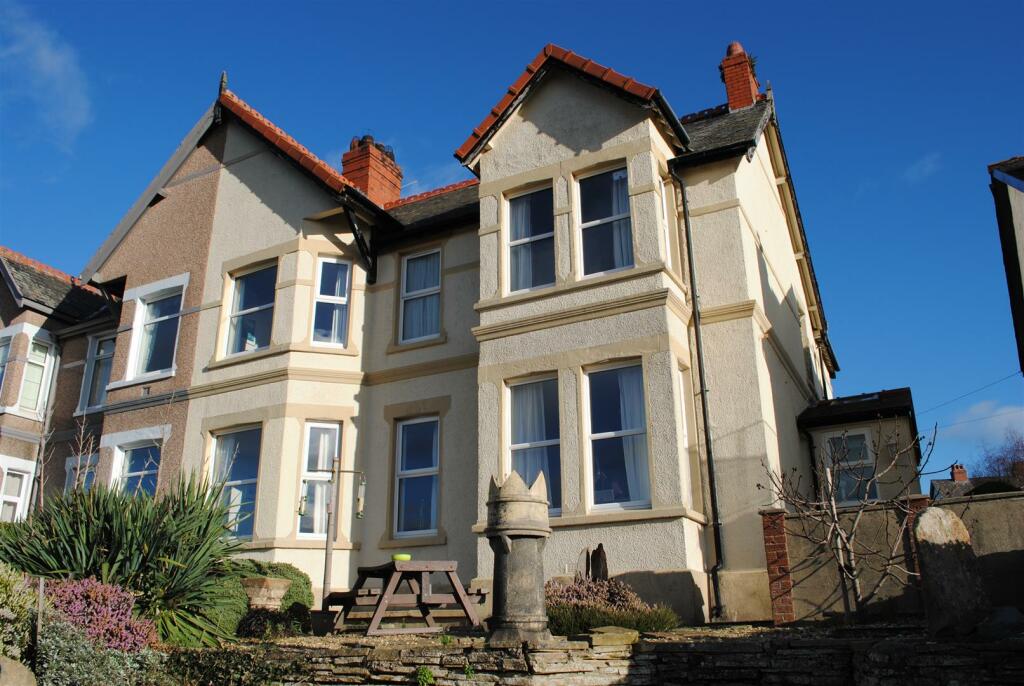 4 bedroom semidetached house for sale in Warren Drive, Deganwy, LL31