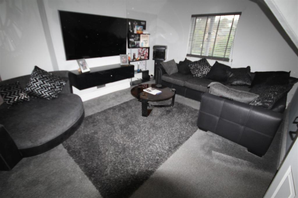 1 bedroom flat for sale in Abergele Road, Old Colwyn, Colwyn Bay, LL29