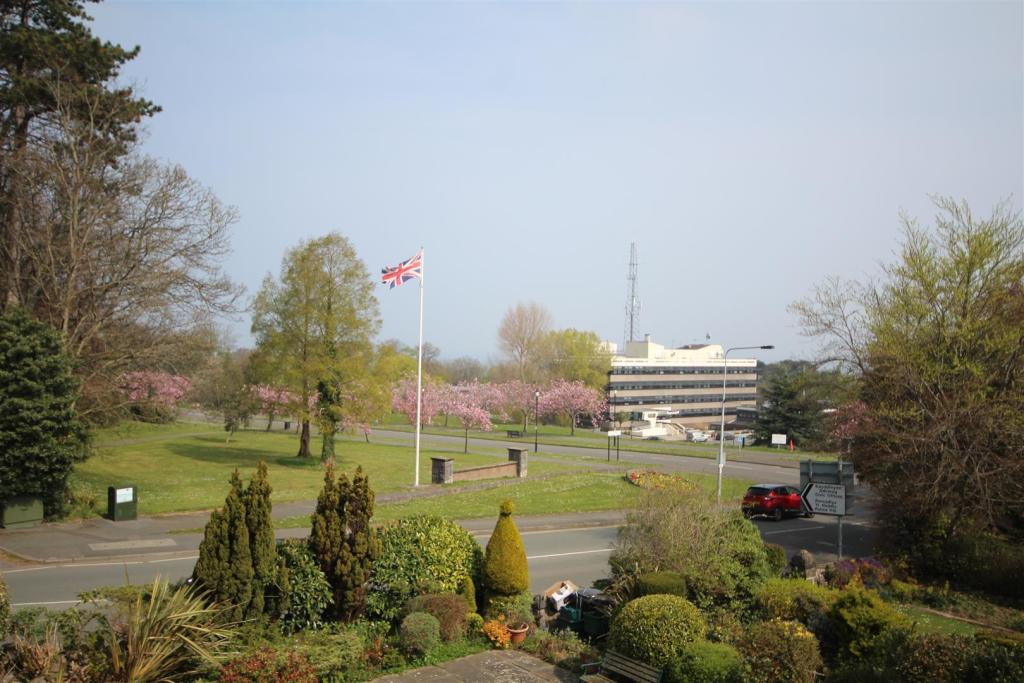 1 bedroom flat for sale in Abergele Road, Old Colwyn, Colwyn Bay, LL29