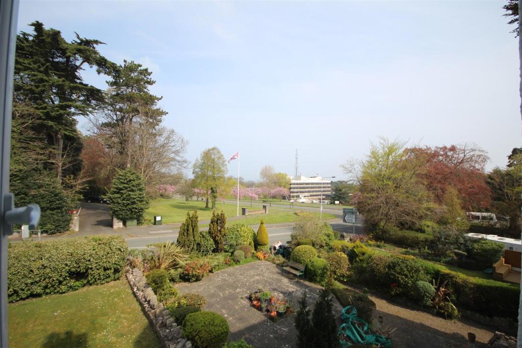 1 bedroom flat for sale in Abergele Road, Old Colwyn, Colwyn Bay, LL29