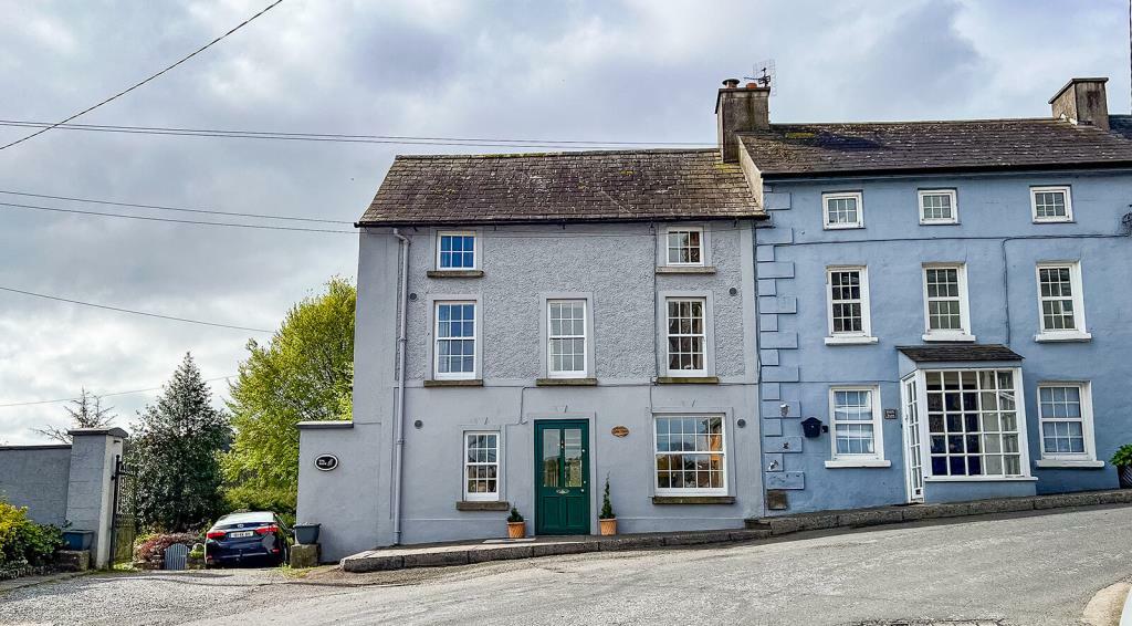 4 bedroom end of terrace house for sale in Vale View, High Street