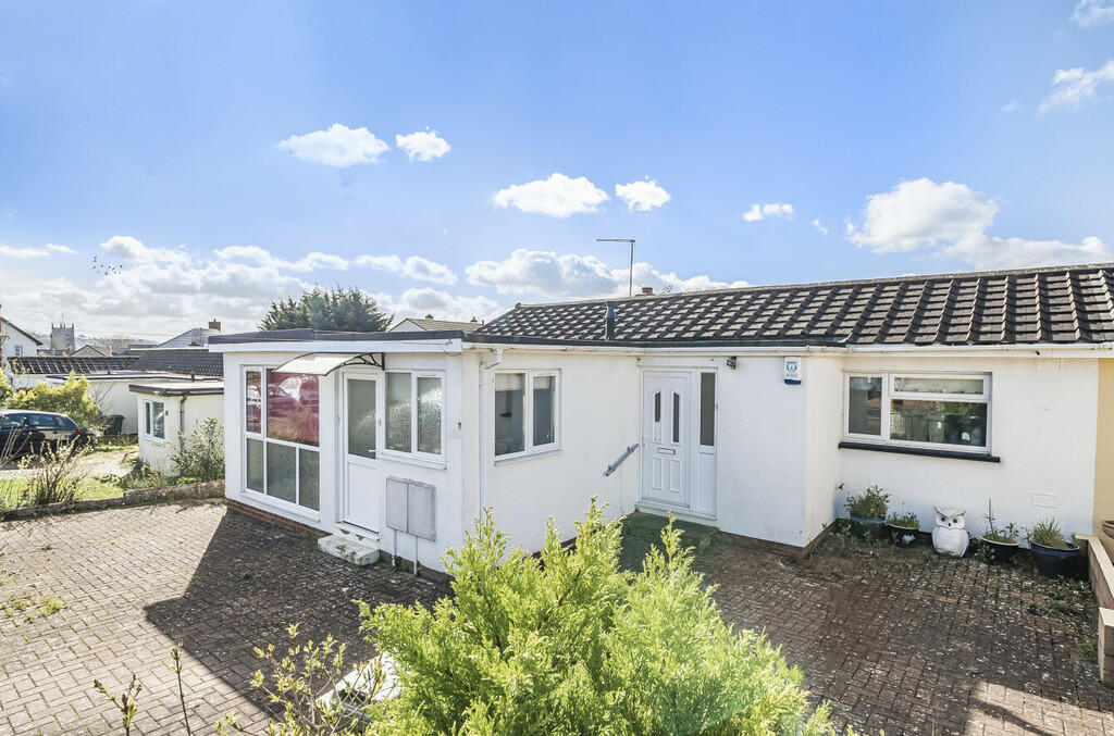 3 bedroom semidetached bungalow for sale in Tarrs Avenue