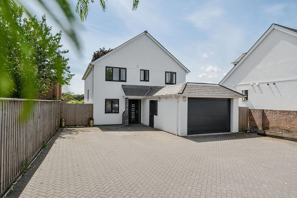 Main image of property: Broadway Road, Kingsteignton, TQ12 3EH