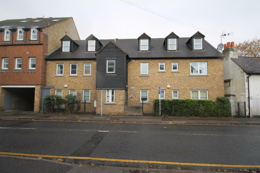 2 bedroom apartment for sale in North Street, CARSHALTON, SM5