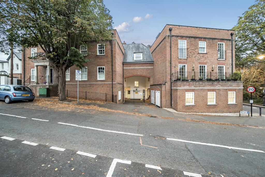 Main image of property: Flat 4, Nicole Lodge, 2 Carshalton Park Road, CARSHALTON