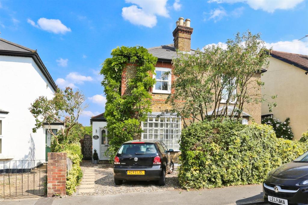 3 bedroom cottage for sale in Sutton Grove, Sutton, SM1