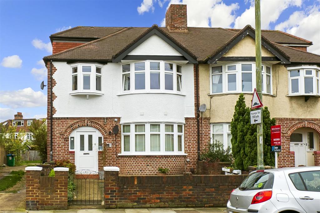 2 bedroom flat for sale in Stanley Road, Teddington, TW11