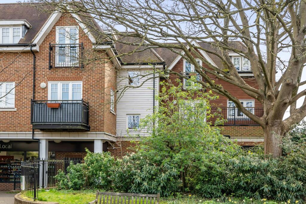 2 bedroom flat for sale in Cheam Road, Epsom, KT17