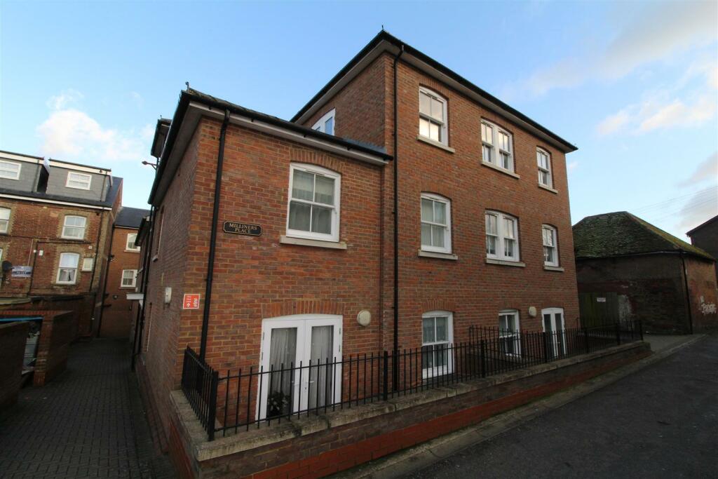 1 bedroom flat for sale in Milliners Place, Matthew Street, DUNSTABLE, LU6