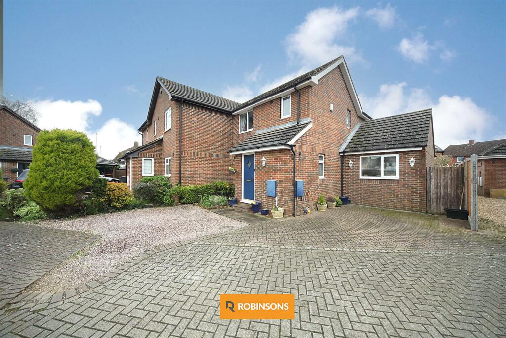 3 bedroom semidetached house for sale in Kimberwell Close, Toddington, LU5