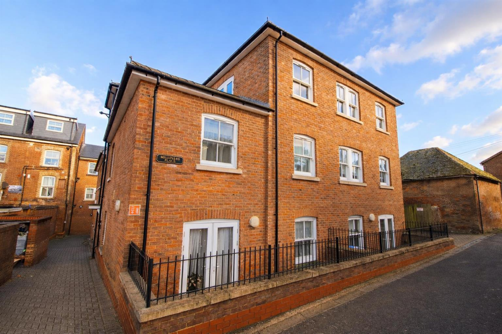 Main image of property: Milliners Place, Dunstable