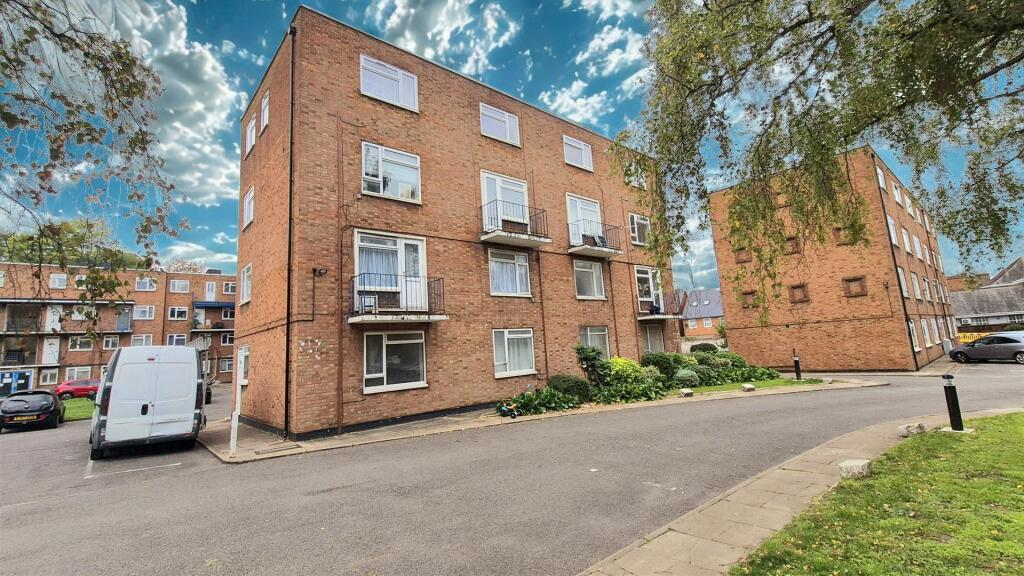 Main image of property: High Street South, Dunstable