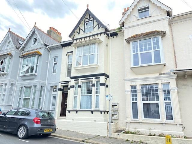 5 bedroom terraced house
